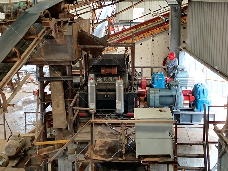 時產(chǎn)100噸和200噸的石灰石生產(chǎn)線,選擇的液壓對輥制砂機有何不同? 時產(chǎn)100噸和200噸的石灰石生產(chǎn)線,選擇的液壓對輥制砂機有何不同?