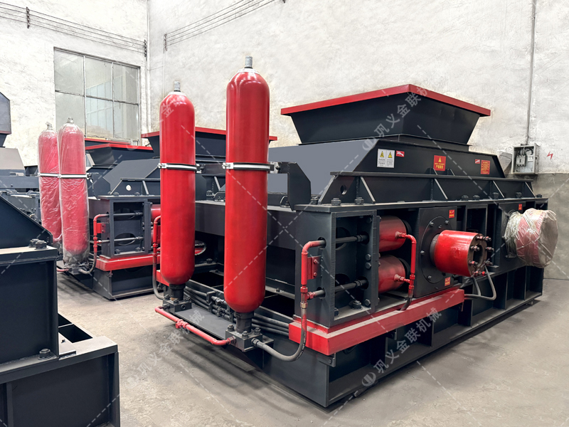 液壓對(duì)輥制砂機(jī)：雙輥擠壓耐磨輥體，連續(xù)作業(yè)千噸依舊精準(zhǔn)