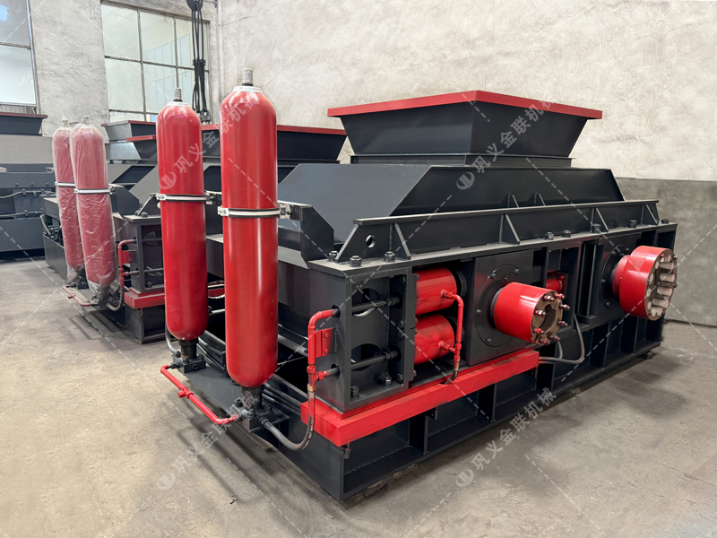 液壓對(duì)輥制砂機(jī)：雙輥擠壓耐磨輥體，連續(xù)作業(yè)千噸依舊精準(zhǔn)